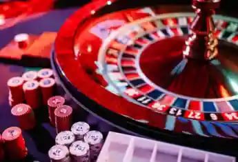 Responsible gaming message on bdt 500 Madame Destiny page for adults
